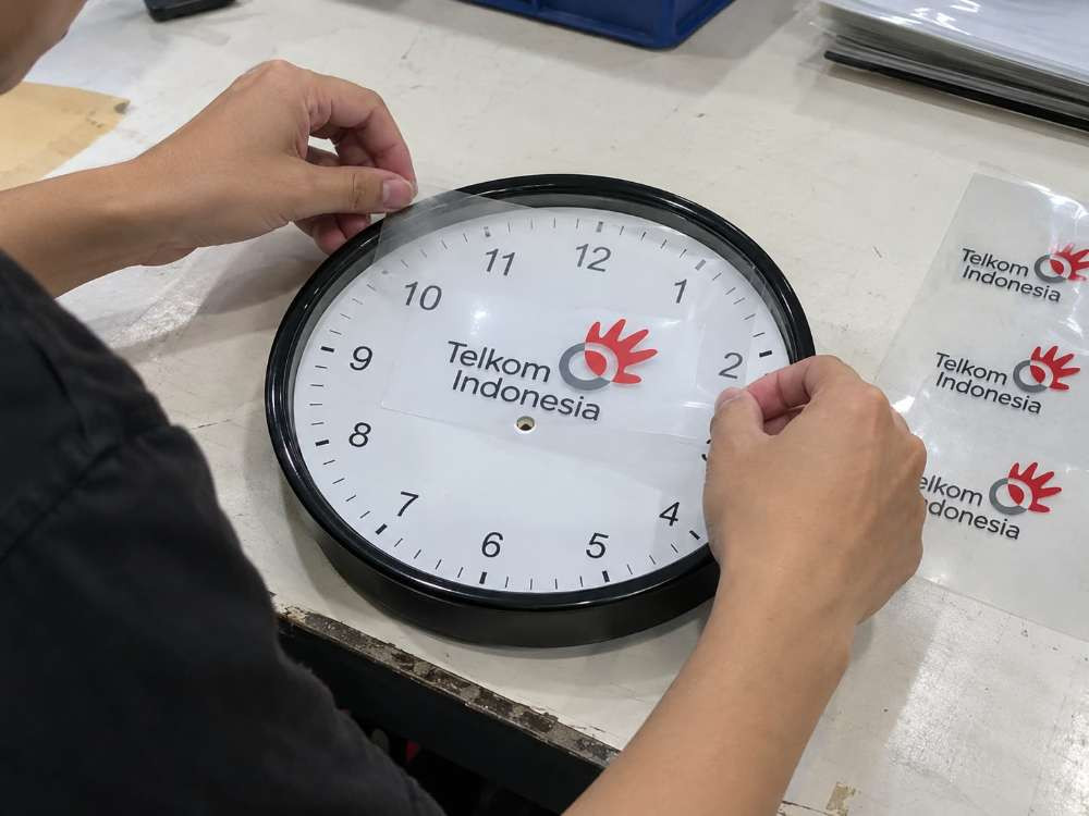 Produksi Jam Dinding Merchandise Telkom Indonesia2 6ad5e1febffad20261019162518