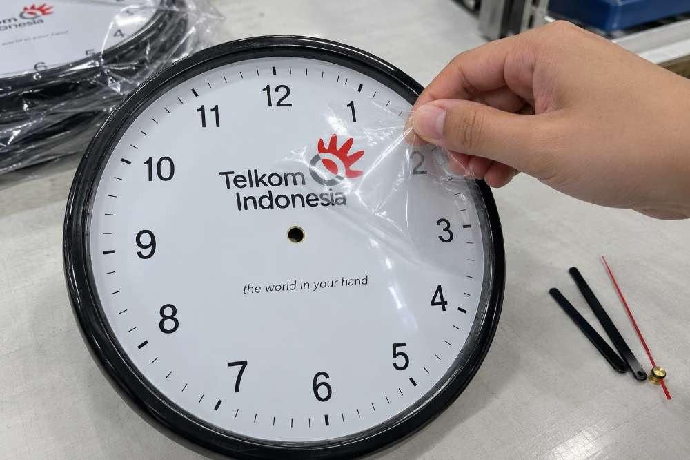 Produksi Jam Dinding Merchandise Telkom Indonesia3 6ad5e225b3e1820261019162557
